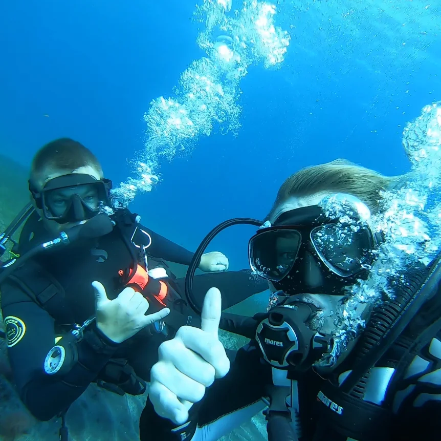 devenir-divemaster-aux-canaries-4 devenir-divemaster-aux-canaries-underwater